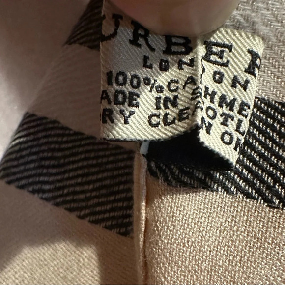 Burberry london check 100%cashmere wide scarf - Picture 7 of 7